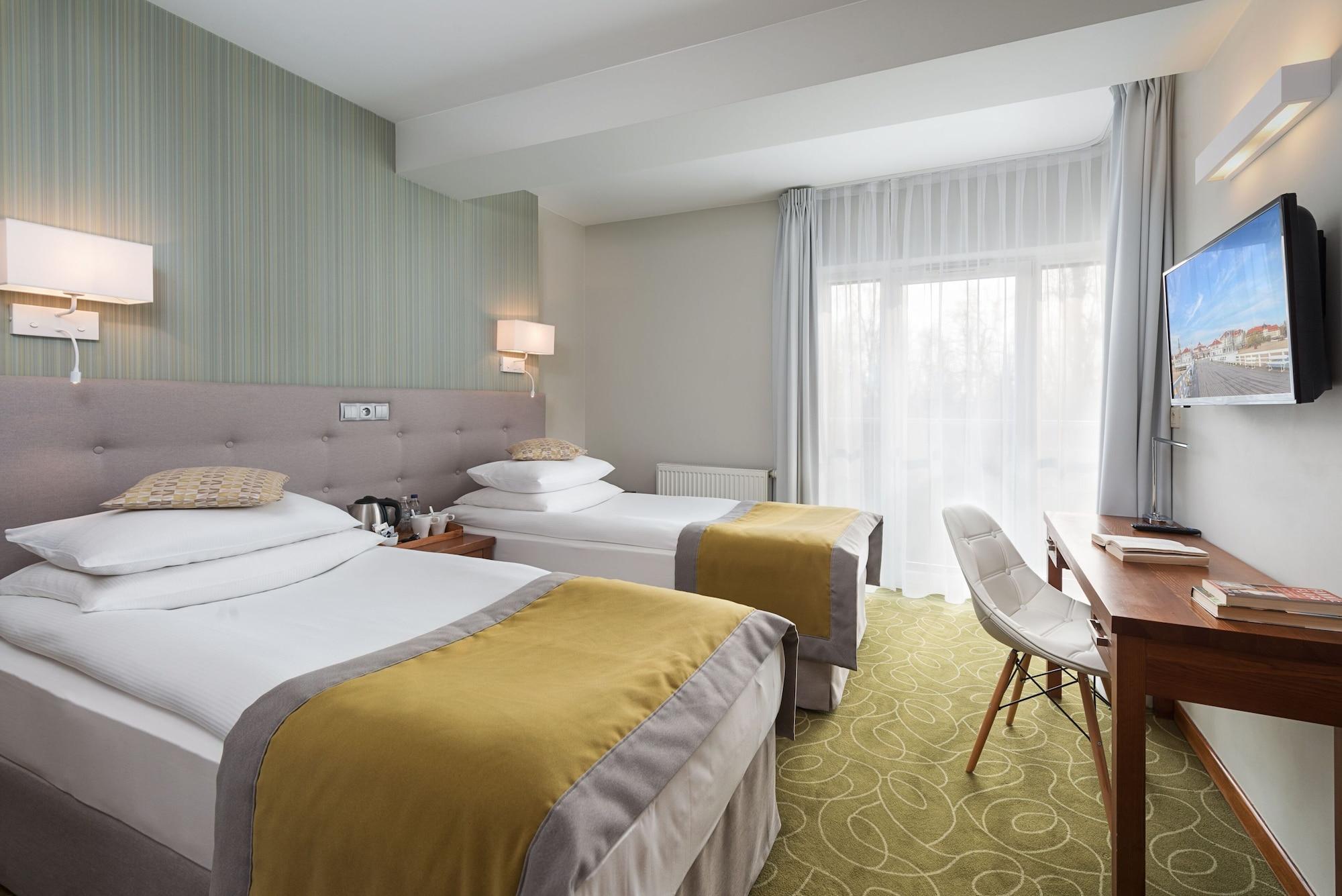 Aqua - Destigo Hotel